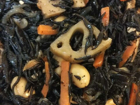 白だしで作るひじきの煮物